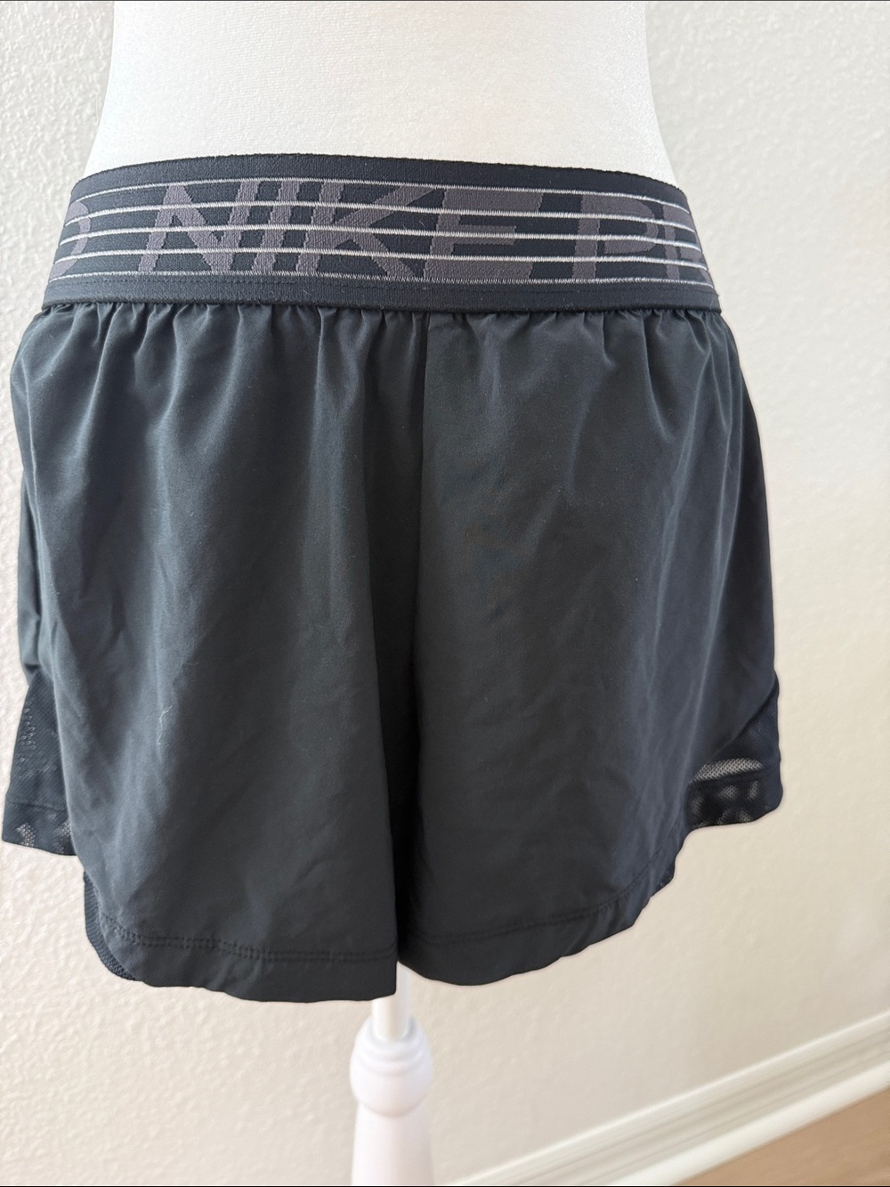 Nike Black Women's Athletic Shorts with Logo Waistband